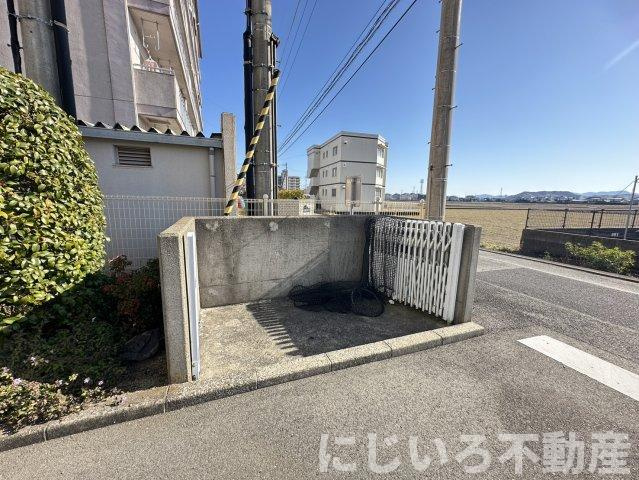 スカイビュー日開野の駐車場