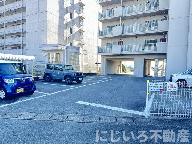 スカイビュー日開野の駐車場