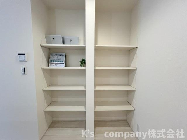 茅ヶ崎市高田4丁目　新築戸建　2号棟の収納|可動棚付きの収納力のあるパントリー◇備蓄品や食品のストックがたくさん入ります♪