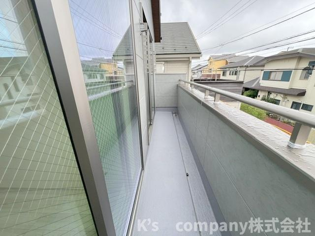 茅ヶ崎市高田4丁目　新築戸建　2号棟のバルコニー|バルコニー☆2部屋続きで広くお洗濯物がたくさん干せます◇