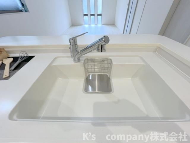 茅ヶ崎市高田4丁目　新築戸建　2号棟のキッチン|人造大理石のおしゃれなシンク◇