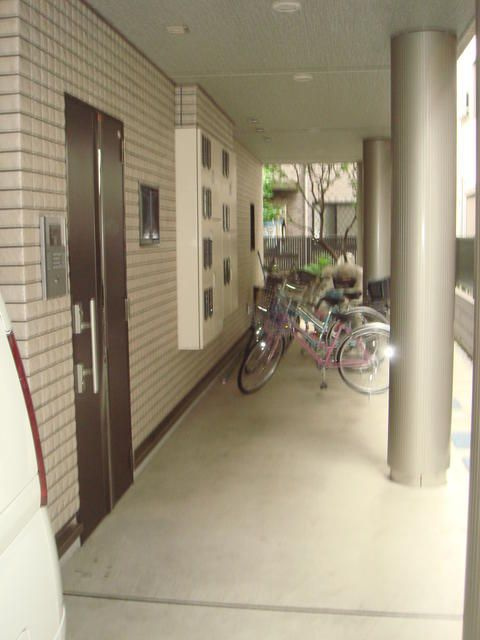 フローレスタナカのエントランス