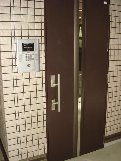 フローレスタナカの玄関