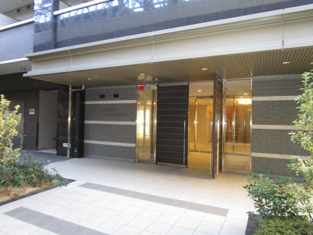 大阪市淀川区十三東３丁目の賃貸マンションのエントランス