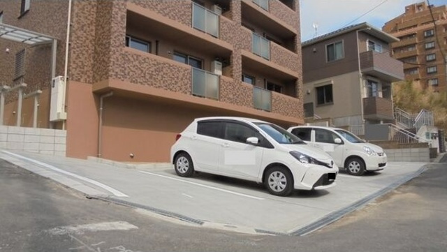 プレシャス星が丘山手の駐車場