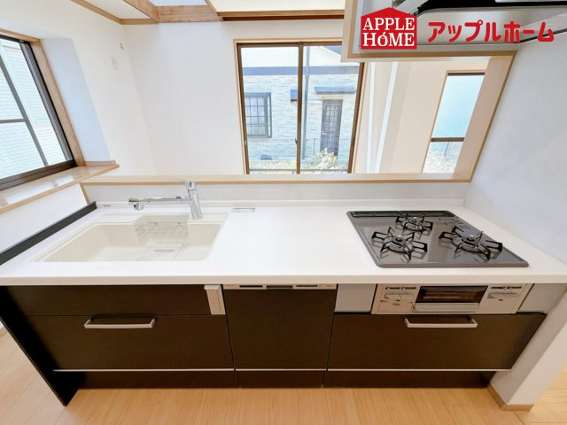 上尾市中妻４丁目のキッチン|見栄えもよくお手入れもスムーズに出来ます。豊富な収納力もございますので、キッチンスペースをスッキリとお使い頂けそうです。