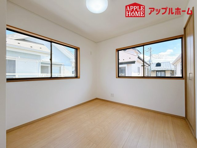 上尾市中妻４丁目の洋室|居室は全室収納あり！たっぷりある収納活用でお部屋もキレイを保てます♪
