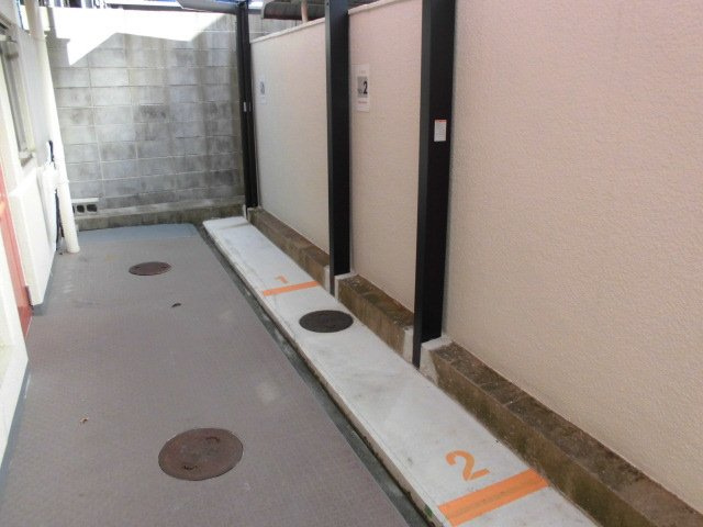 石野ハイツの駐車場