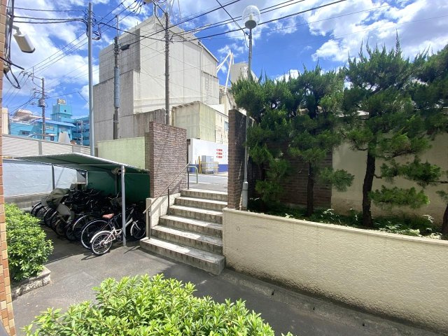 江古田第３ローヤルコーポの展望|眺望
開放感のある景色が広がる良好な眺望。季節の移り変わりや爽やかな風を感じながら、毎日を心地よく過ごすことができる魅力的なロケーションです