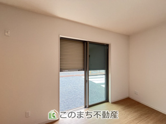 【設備】 | クライン筑西市乙第1期  | 掃き出し窓にはシャッター雨戸が備付られており安心感があります☆