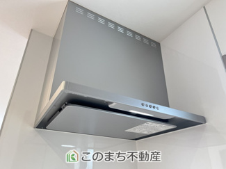 【キッチン】 | クライン筑西市乙第1期  | お料理の匂いもスッキリ♪シンプルデザインで掃除も簡単‼