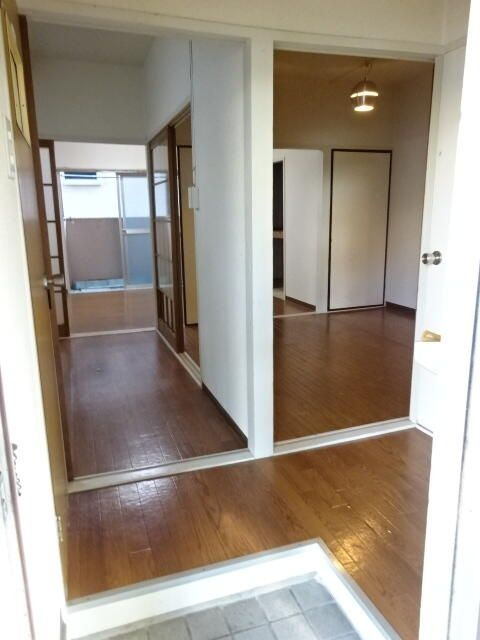和光マンションの玄関