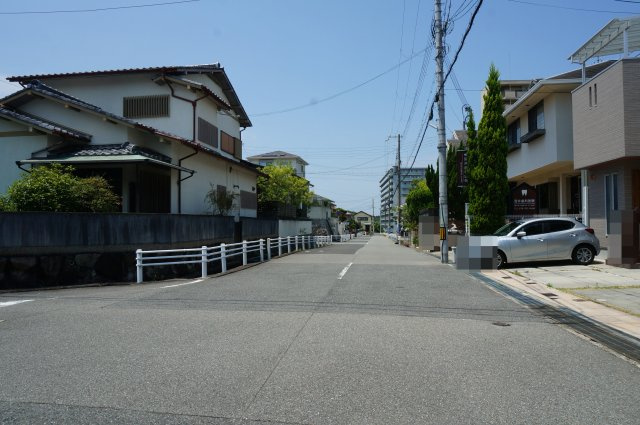 竜が台5丁目戸建の前面道路含む現地写真