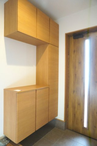 竜が台5丁目戸建の玄関