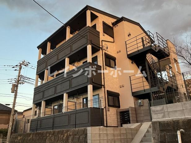 松戸市三ケ月のアパートのエントランス|毎日通るエントランスはこのようになっています