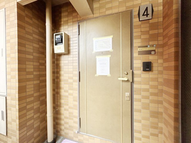 【その他共用部分】 | プレステート要町 | 皆様をお迎えする、お部屋の玄関ドア。開けやすさや開放角度、ドアノブの操作しやすさや鍵の形状などを、現地で一度ご確認ください。～即日のご見学可能～　お問合せはお気軽にどうぞ。
