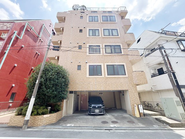 【外観】 | プレステート要町 | さほど大きなサイズではありませんが、清潔感があり、好感の持てるマンション外観。ぜひ一度、現地でご覧ください。～即日のご見学可能～　お問合せはお気軽にどうぞ。
