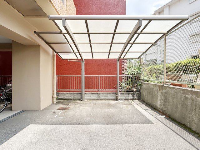 【駐車場】 | プレステート要町 | バイク置き場。空き区画の有無や駐輪料金、サイズおよび排気量規定などについては、改めてお問い合わせください。～即日のご見学可能～　お問合せはお気軽にどうぞ。
