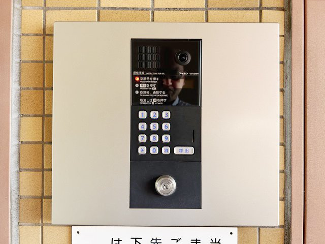 【防犯設備】 | プレステート要町 | モニター（カメラ）付きのオートロックが備えられています。建物のセキュリティ能力の高さは、欠かすことのできないチェックポイントになります。～即日のご見学可能～　お問合せはお気軽にどうぞ。
