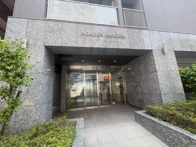 吹田市垂水町３丁目の賃貸マンションのエントランス