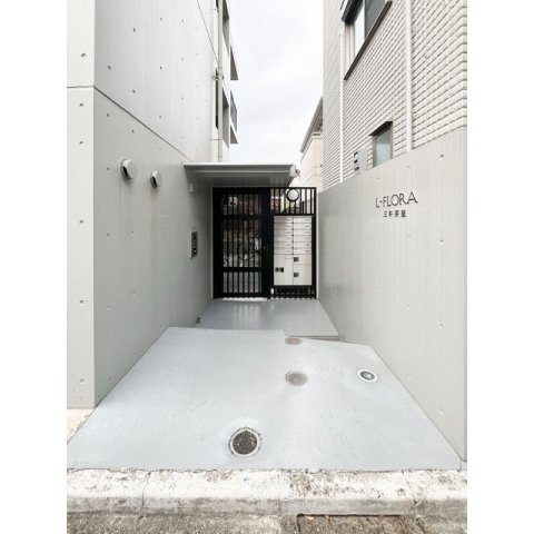 【エントランス】エルフローラ三軒茶屋