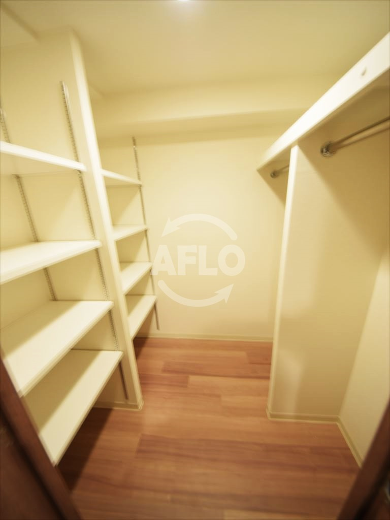 プレサンス松屋町グレースの収納|プレサンス松屋町グレース　ウォークインクローゼット