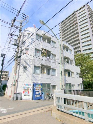 TOPトップ蒲田第3の外観|1988年3月築　RC鉄筋コンクリート造地上4階建て総戸数17戸の分譲賃貸マンション
東京都大田区蒲田3丁目　JR京浜東北線蒲田駅徒歩8分、京浜急行本線京急蒲田駅徒歩3分
