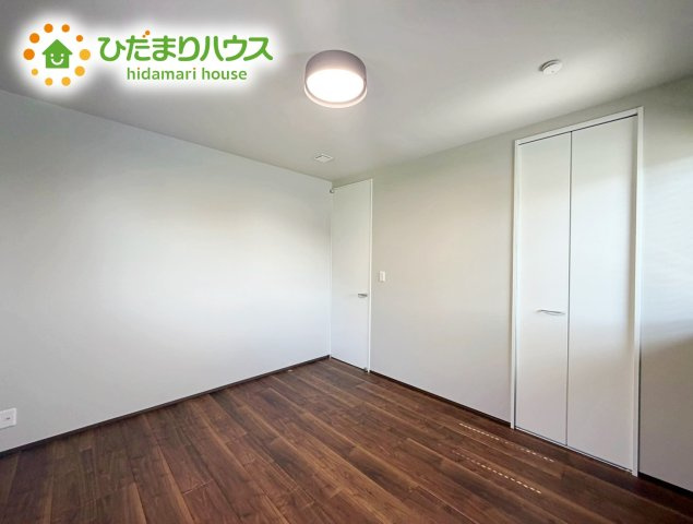 いわき市平下神谷Ⅱ期　新築戸建　1号棟の寝室|バルコニーに面していて、たっぷり光りの入る明るい主寝室です！