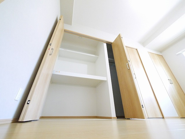ニュー松葉マンションの収納|こまごまとしたものを収納できそうですね