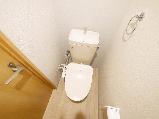 ニュー松葉マンションのトイレ|ゆったりとした空間のトイレです