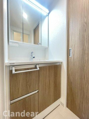 五反野ダイヤモンドマンションの独立洗面台|ドキドキの新生活も、安心してスタート。ぴったりの住まいを見つけませんか？クランディアが一緒に住まい選びをサポートします‼　まずは、お気軽にお問合せください　＃クランディア