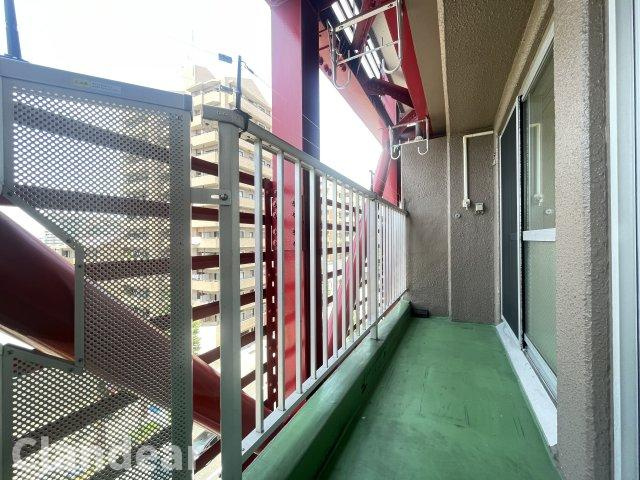 五反野ダイヤモンドマンションのバルコニー|ドキドキの新生活も、安心してスタート。ぴったりの住まいを見つけませんか？クランディアが一緒に住まい選びをサポートします‼　まずは、お気軽にお問合せください　＃クランディア