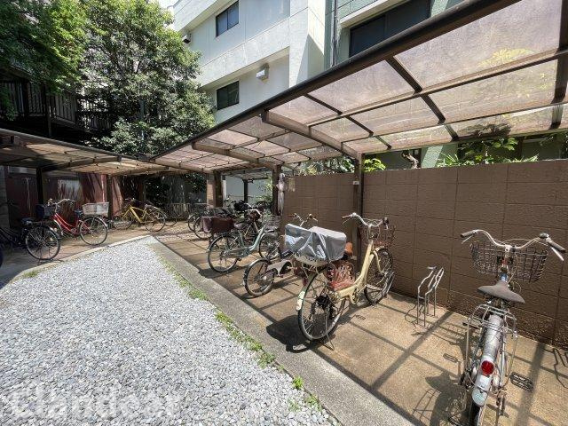 五反野ダイヤモンドマンションの駐輪場|ドキドキの新生活も、安心してスタート。ぴったりの住まいを見つけませんか？クランディアが一緒に住まい選びをサポートします‼　まずは、お気軽にお問合せください　＃クランディア