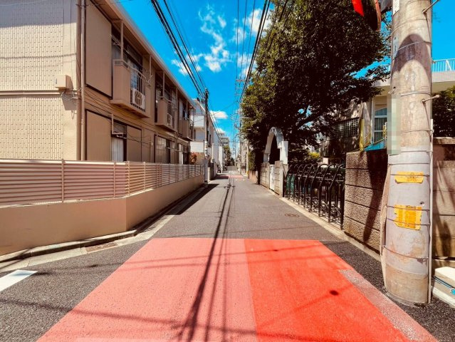 【前面道路含む現地写真】 | 世田谷区船橋１丁目　新築戸建て | 高く青い空を感じて暮らす街並みの一角、静かな暮らしを送れます