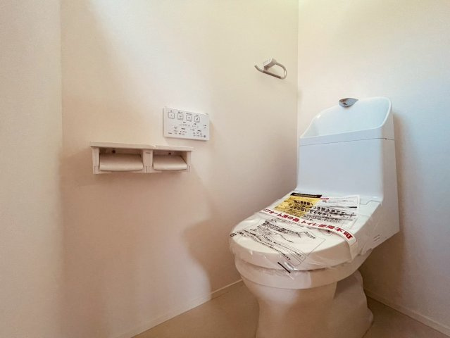 【トイレ】 | 世田谷区船橋１丁目　新築戸建て | 清潔感と使い心地を追求した、スッキリとしたプライベート空間
