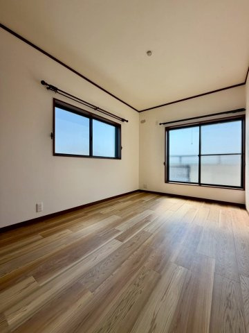枚方市都丘町の洋室|約5帖
バルコニーに面しております！