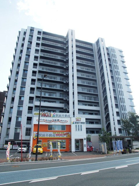サンリヤン久留米駅前【10,000円キャッシュバック対象物件】の外観|落ち着いた雰囲気の外観です