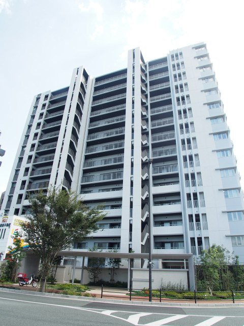 サンリヤン久留米駅前【10,000円キャッシュバック対象物件】の外観|外観は落ち着いています