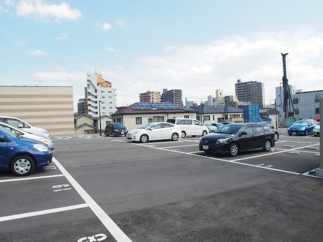 サンリヤン久留米駅前【10,000円キャッシュバック対象物件】の駐車場|駐車場があるので、車を買う予定の方も安心です