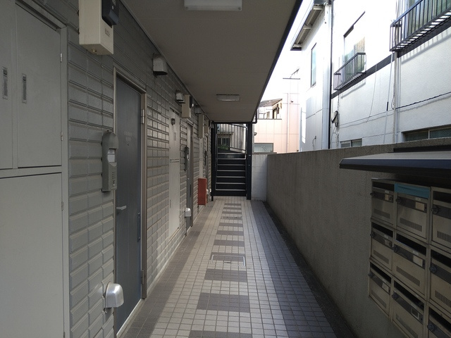 メゾン山王のエントランス|きれいに管理されています☆