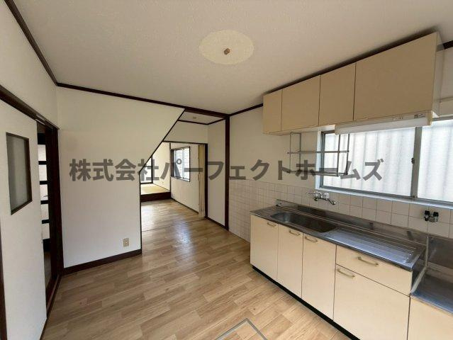 長尾家具町2丁目戸建　賃貸の居間・リビング|こちらのリビングで趣味の時間をお楽しみください