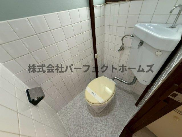 長尾家具町2丁目戸建　賃貸のトイレ|コンパクトで使いやすいトイレです