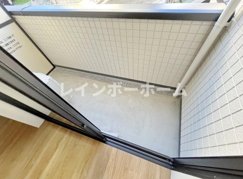 MELDIA新河岸のバルコニー