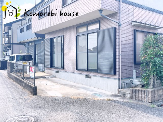 さいたま市見沼区南中丸　中古戸建ての駐車場|駐車場があるので、車を買う予定の方も安心です