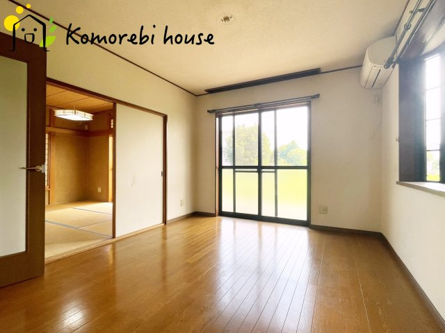 さいたま市見沼区南中丸　中古戸建ての居間・リビング|ゆったりとしたリビングです