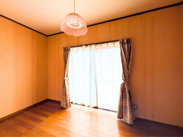 溝辺町戸建の居間・リビング|おしゃれな居間です