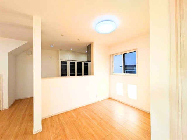 松山市越智２丁目の中古一戸建の居間・リビング|                                                  