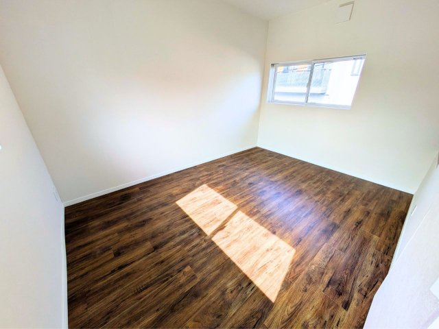 土居町戸建ての洋室|コンパクトで使いやすい洋室です