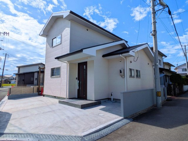 土居町戸建ての外観|建物外観を気になさる方へ、見た目の良い物件です