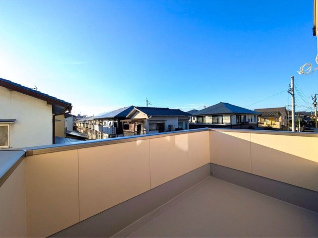 松山市越智２丁目の中古一戸建のバルコニー|洗濯物干しや気分転換に便利な屋外スペース。